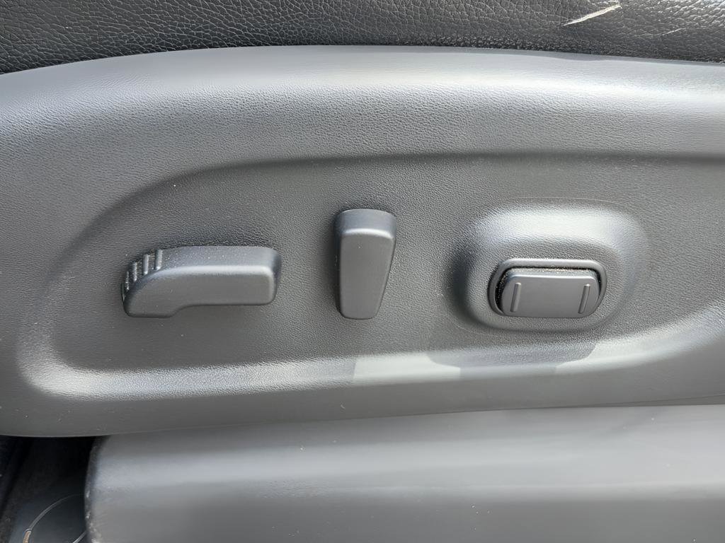 Used 2017 Nissan Titan SV RWD image 16