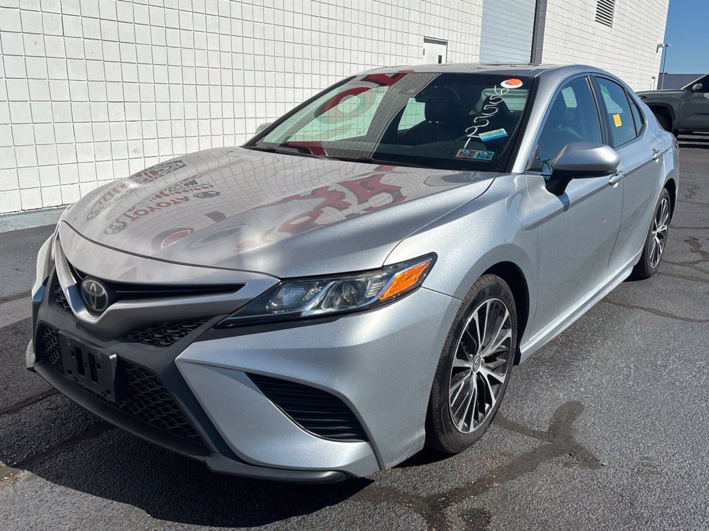 Used 2018 Toyota Camry SE w/ Moonroof Package FWD image 1