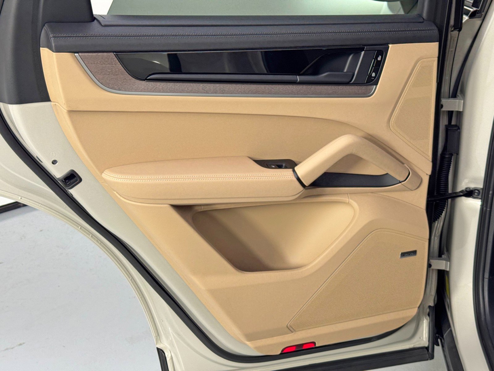 Used 2025 Porsche Cayenne E-Hybrid image 43