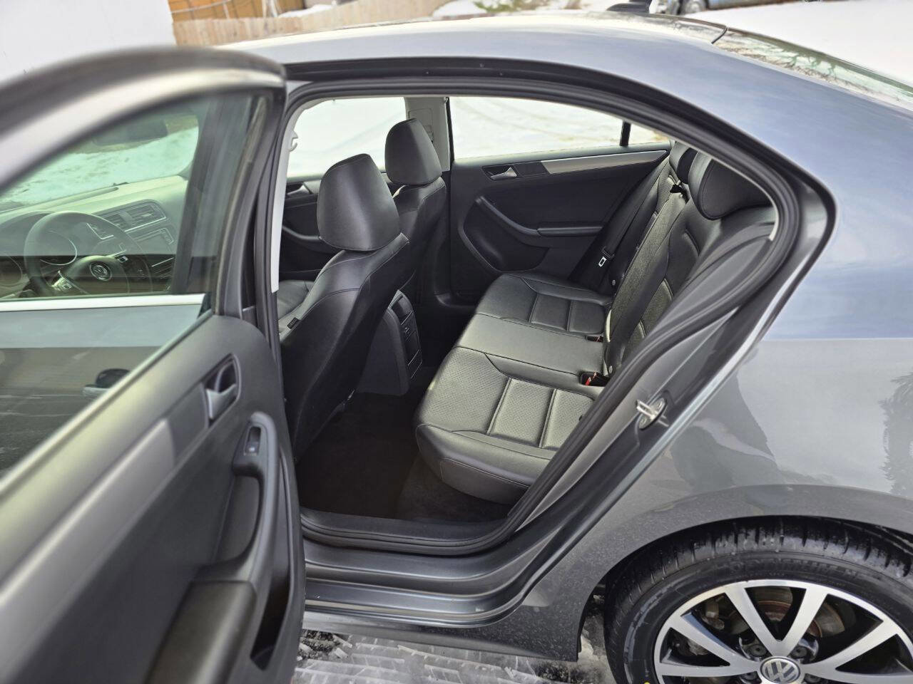 Used 2017 Volkswagen Jetta SE image 17