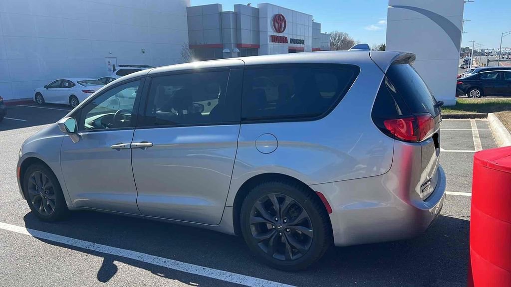 Used 2020 Chrysler Pacifica Touring w/ S Appearance Package image 4