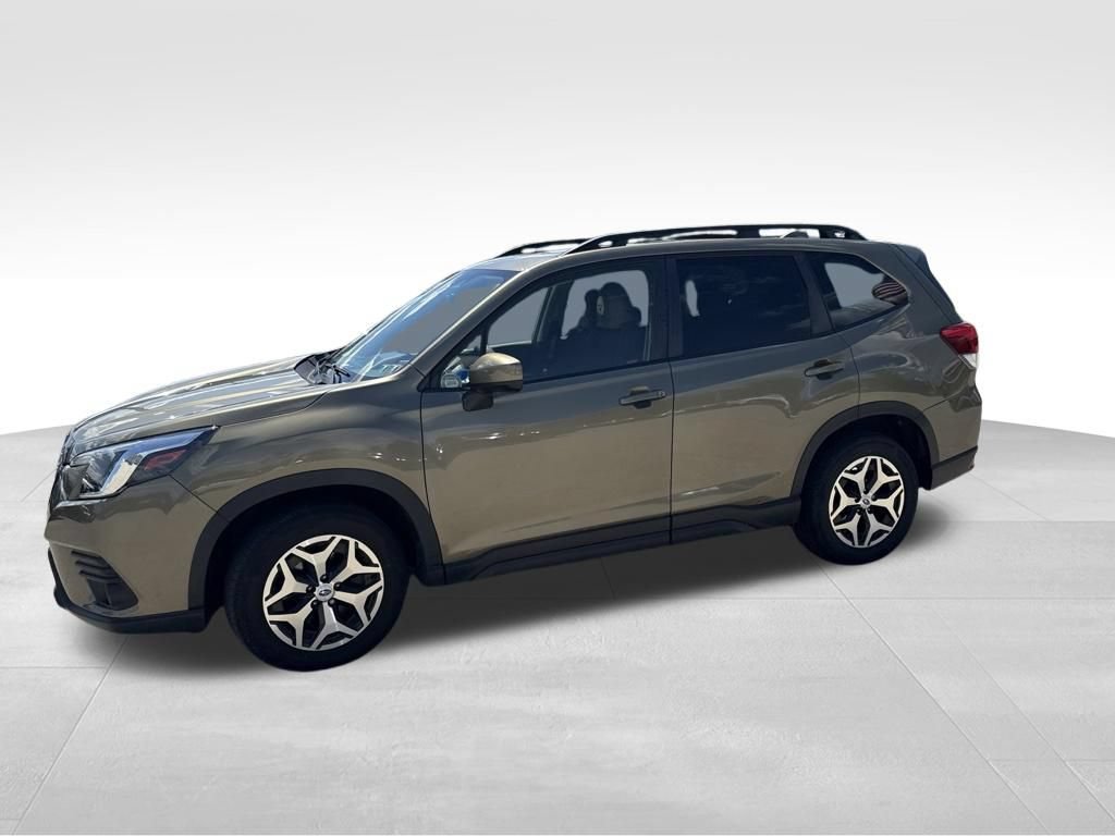 Used 2023 Subaru Forester Premium AWD/4WD image 2