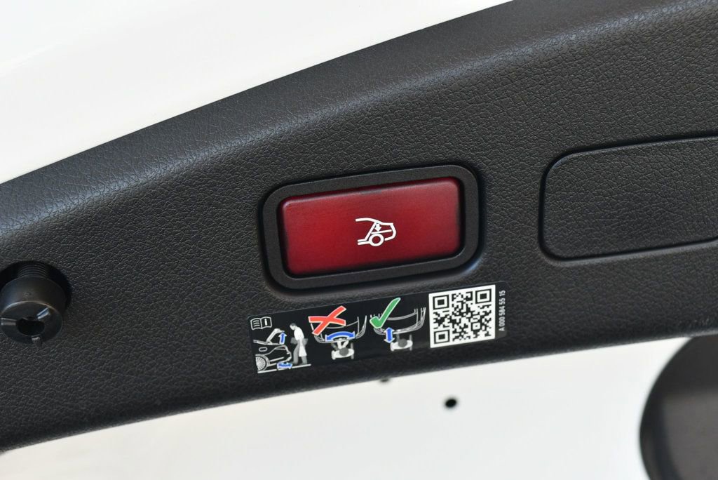 Used 2025 Mercedes-Benz CLE 300 4MATIC Cabriolet image 17