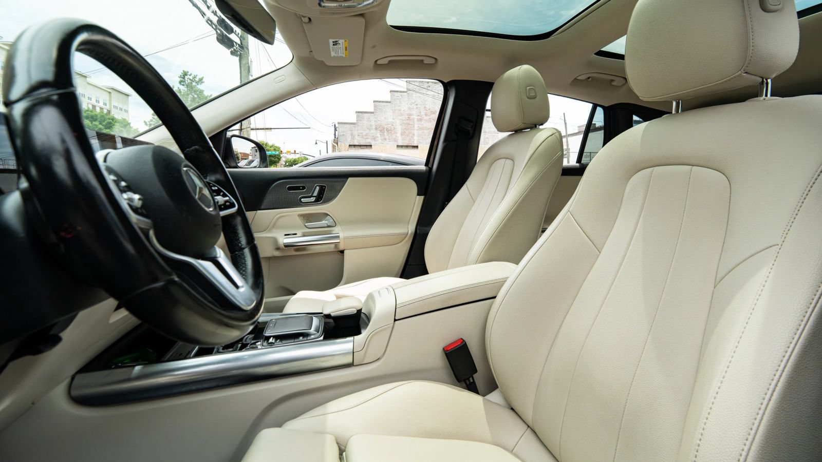 Used 2022 Mercedes-Benz GLA 250 4MATIC w/ Premium Package Lite image 32