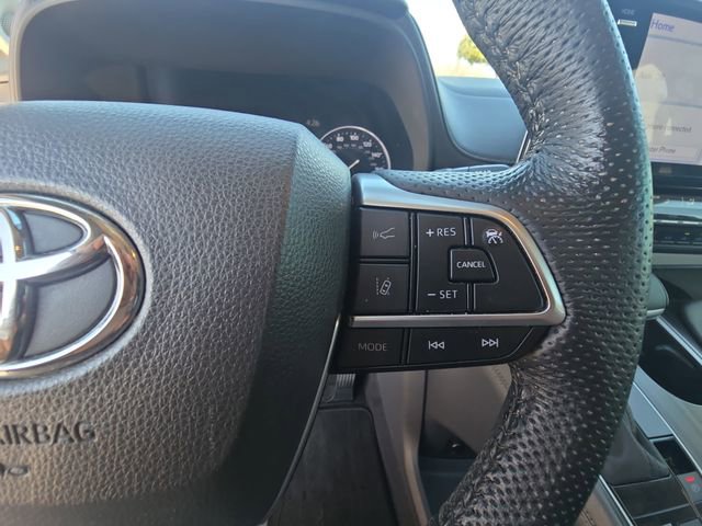 Used 2024 Toyota Sienna Limited image 19