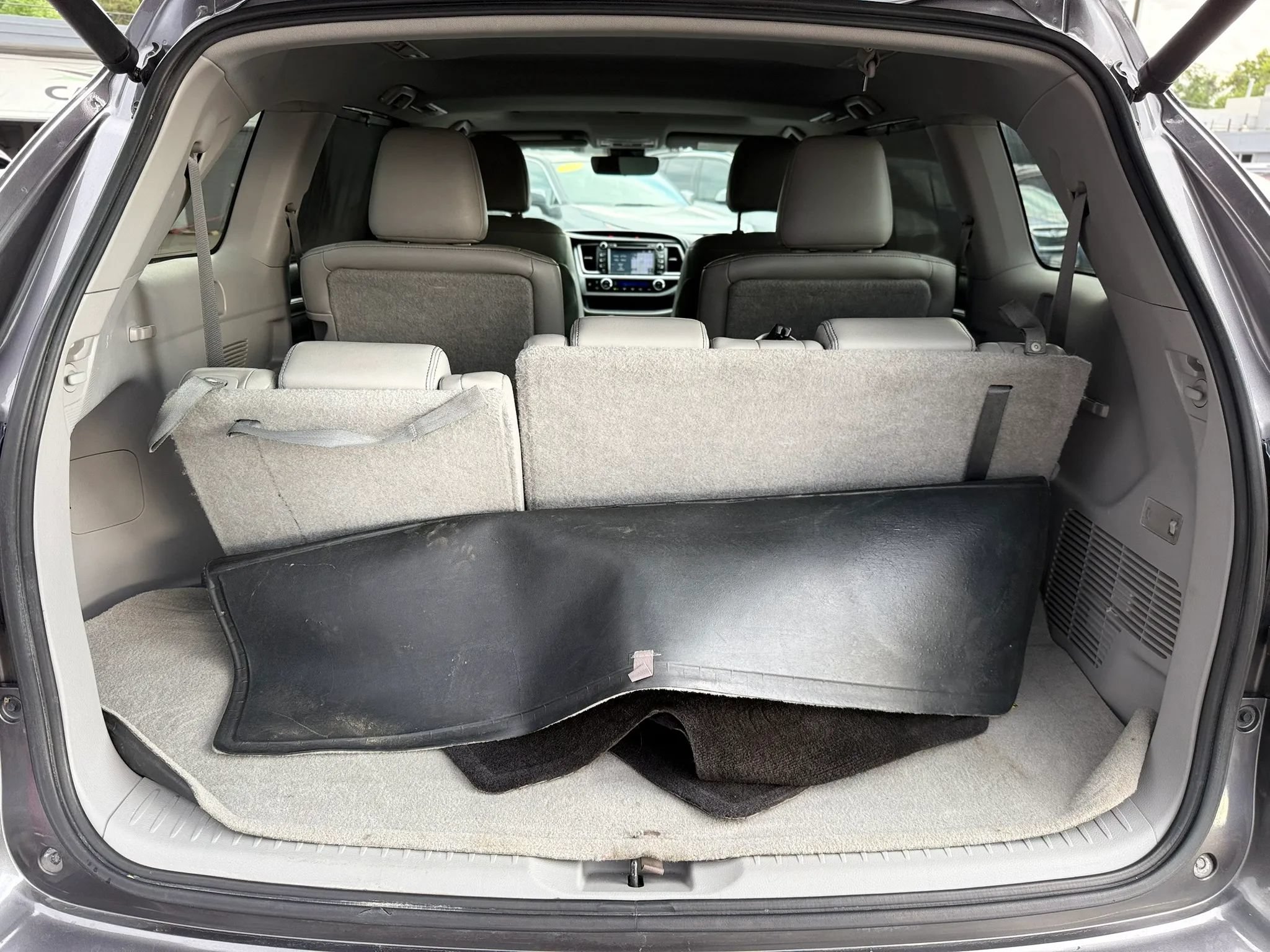 Used 2018 Toyota Highlander Limited w/ Carpet Mat Package (TMS) AWD/4WD image 25