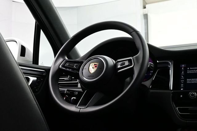 Certified 2025 Porsche Macan AWD/4WD image 21