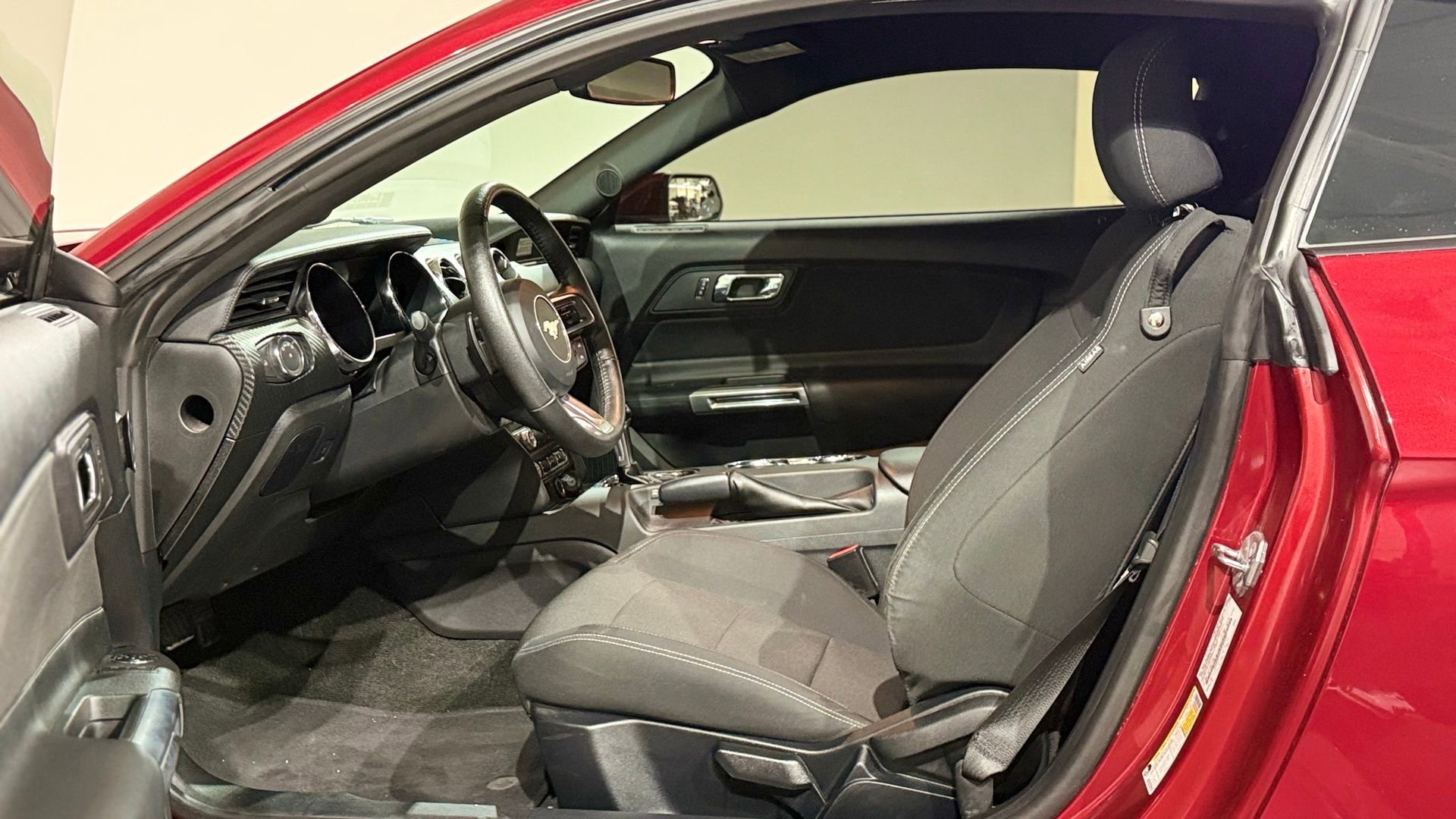 Used 2017 Ford Mustang Coupe image 26