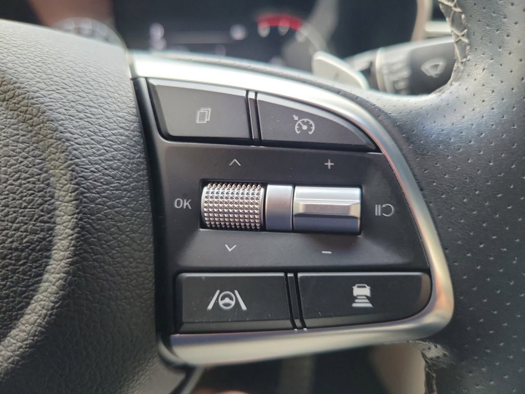 Used 2023 Genesis G70 3.3T w/ Sport Prestige Package image 19