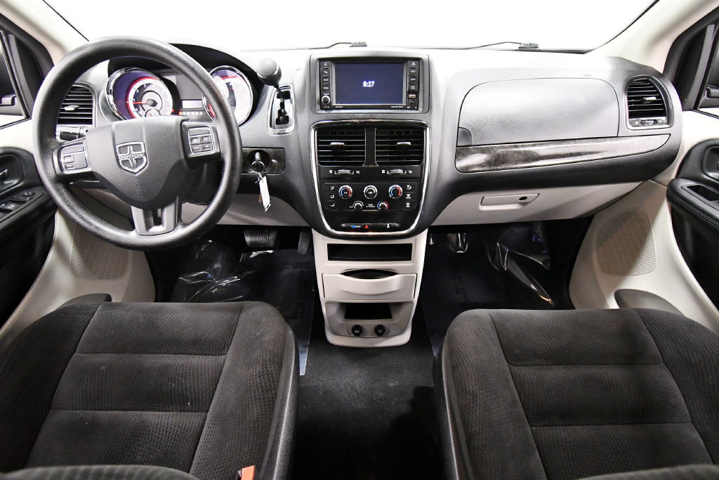 Used 2019 Dodge Grand Caravan SE FWD image 3