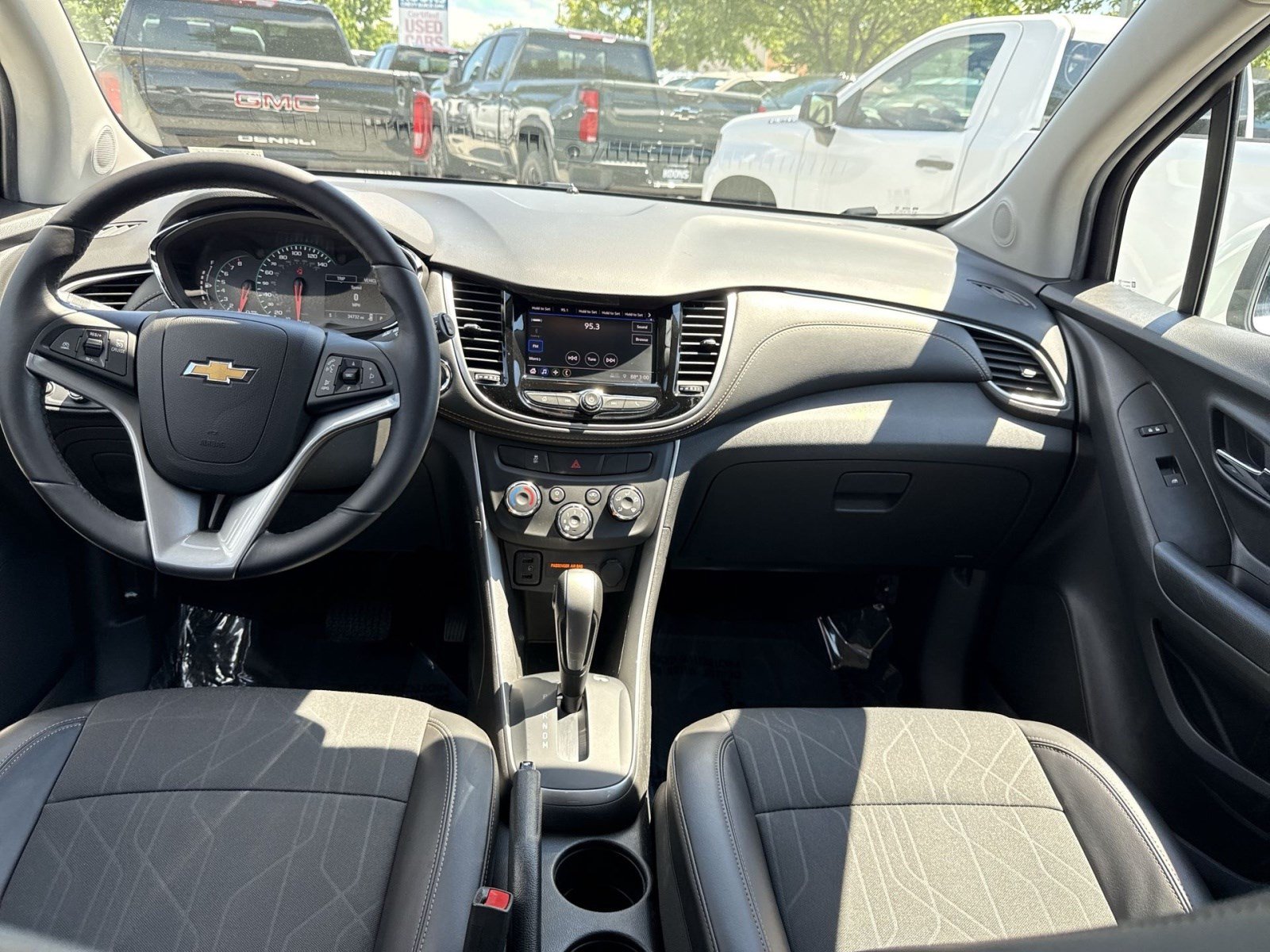 Used 2022 Chevrolet Trax LT w/ LT Convenience Package AWD/4WD image 22
