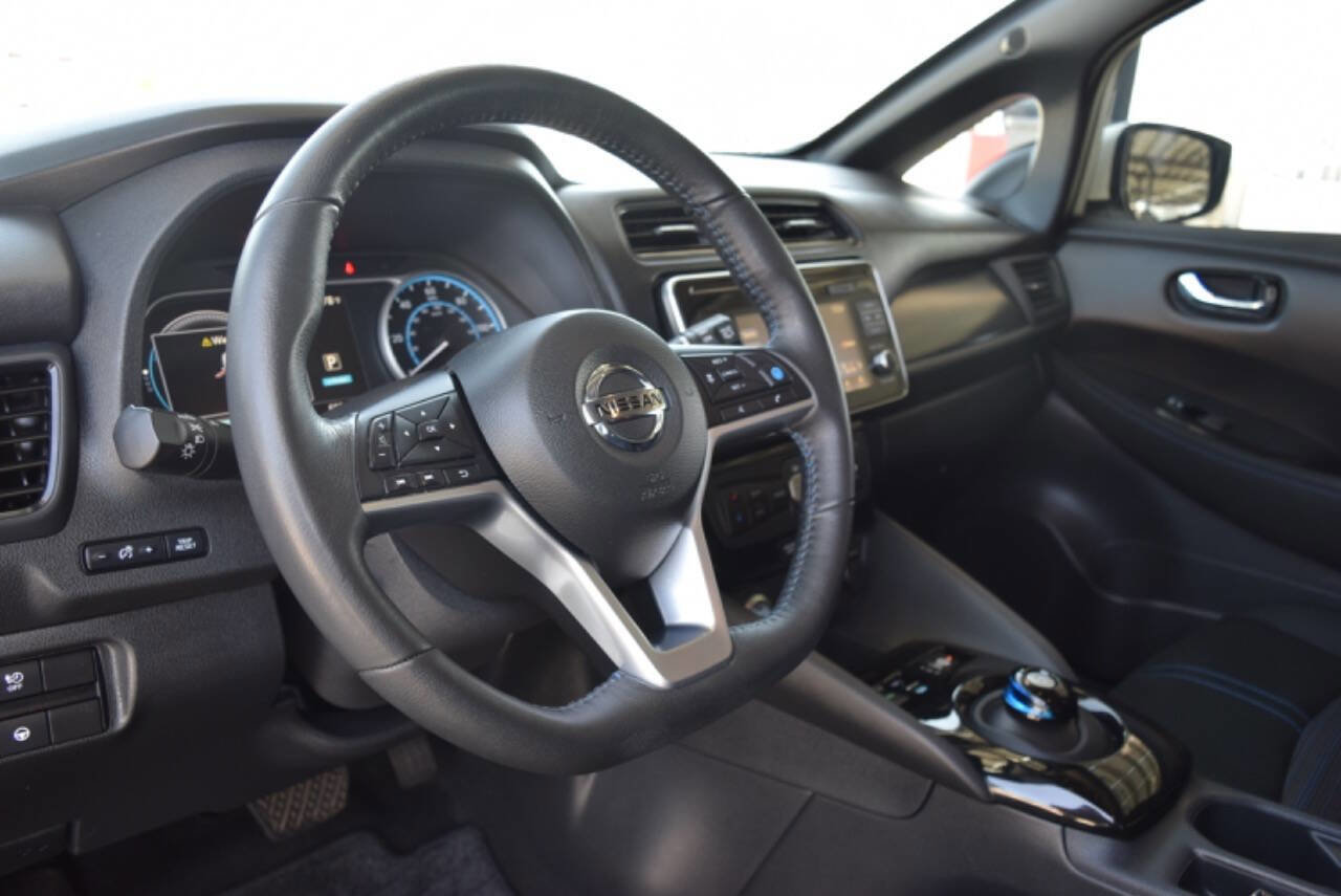Used 2019 Nissan Leaf SV w/ SV Technology Package image 17
