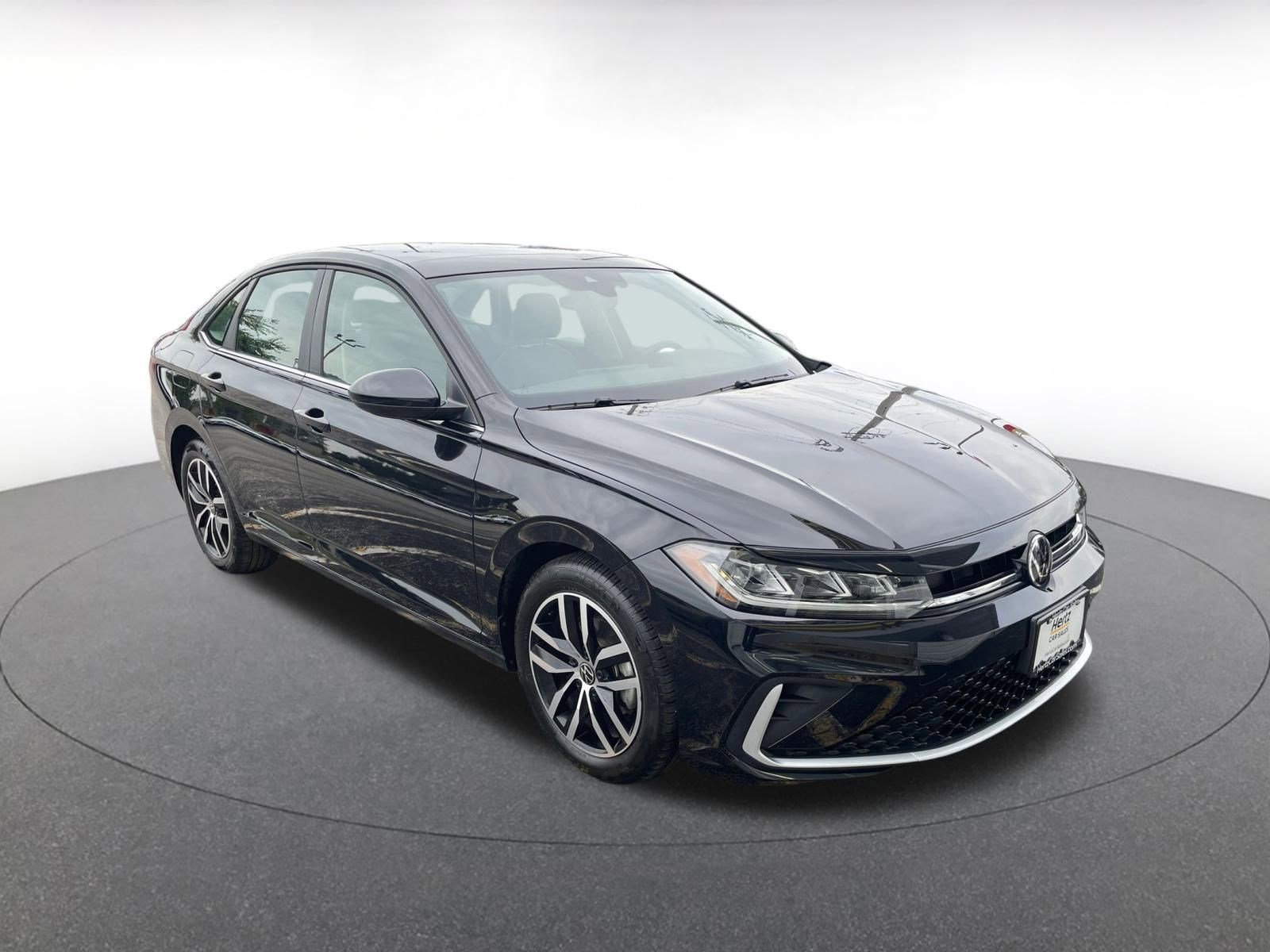 Used 2025 Volkswagen Jetta SE image 1