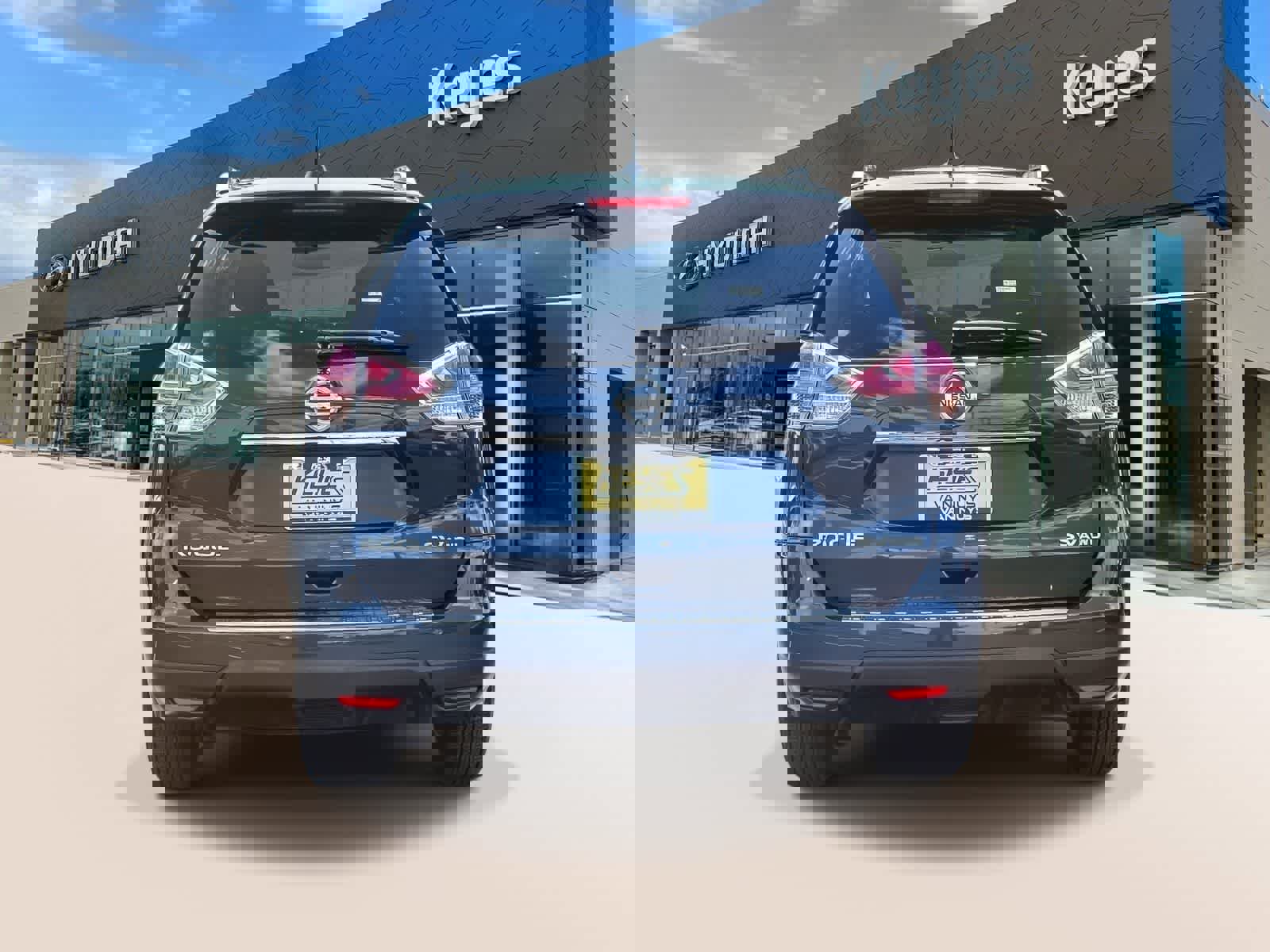 Used 2016 Nissan Rogue SV w/ SV Premium Package image 6