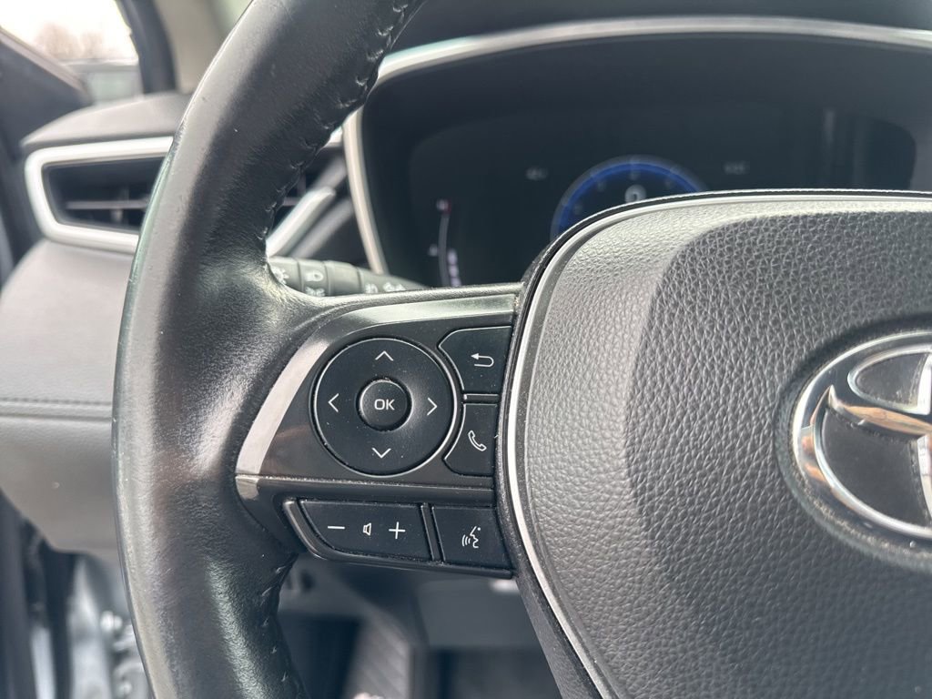 Used 2023 Toyota Corolla Cross XLE image 22