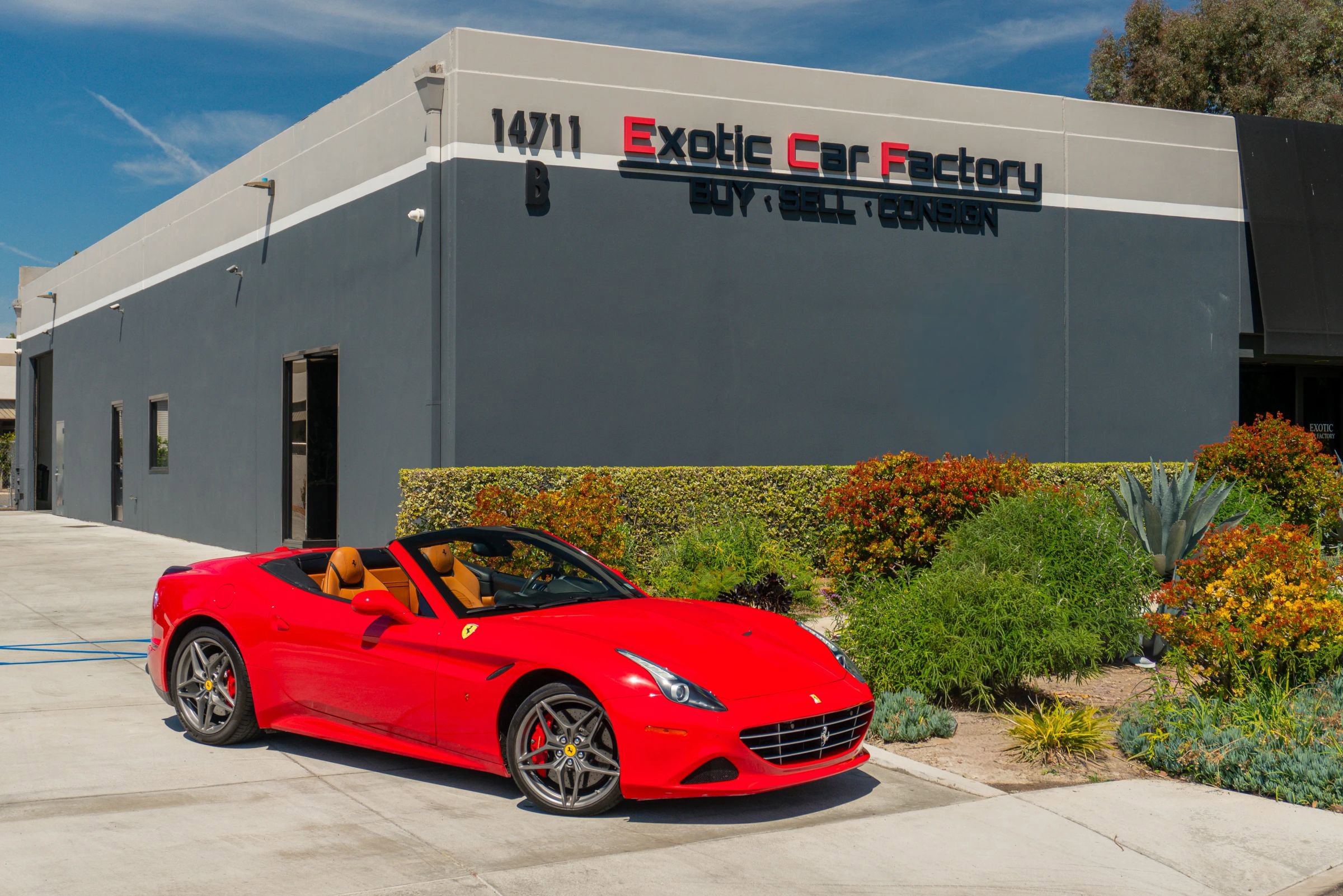 Used 2017 Ferrari California T image 1