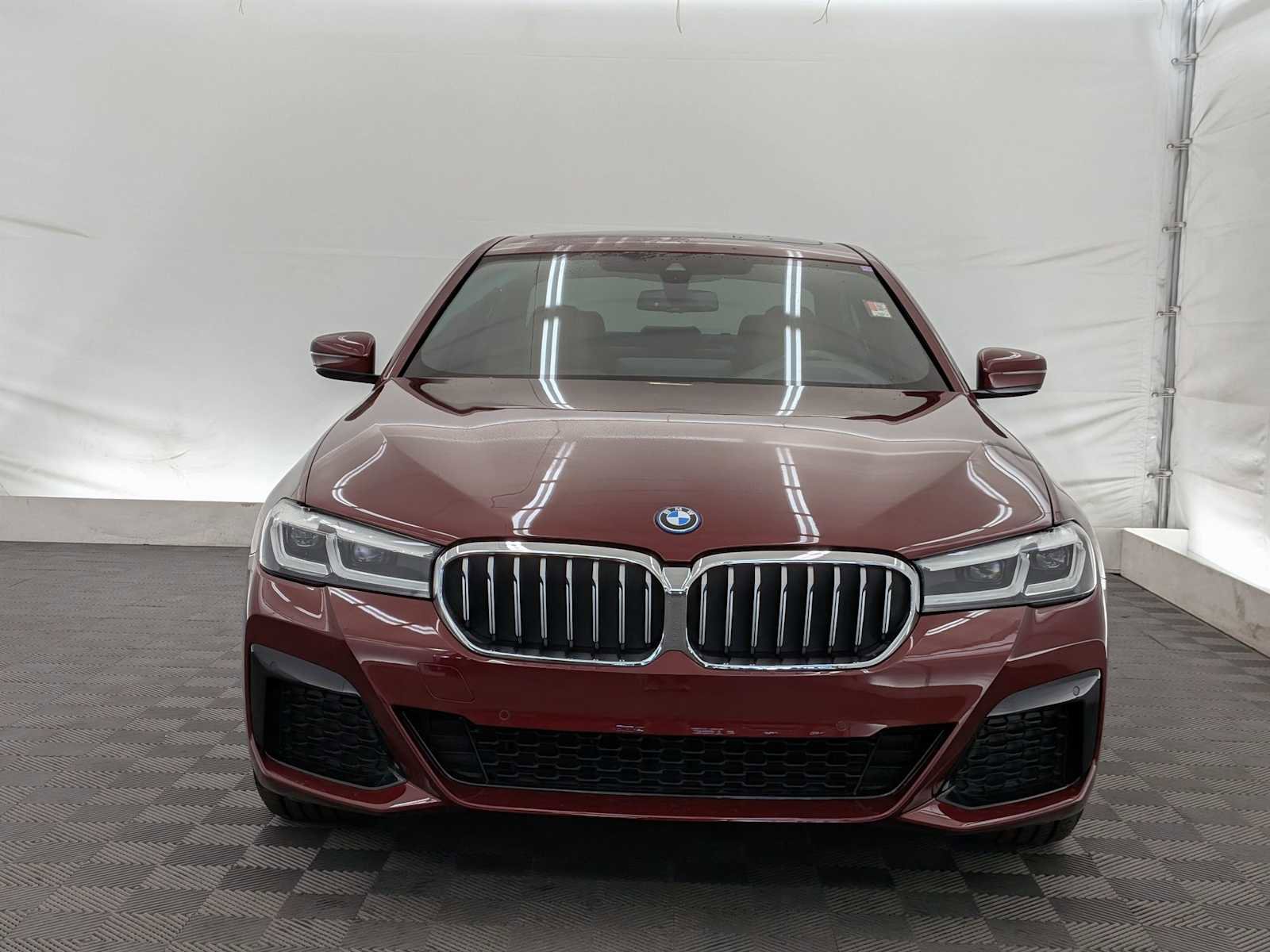 Used 2023 BMW 530e w/ M Sport Package image 9