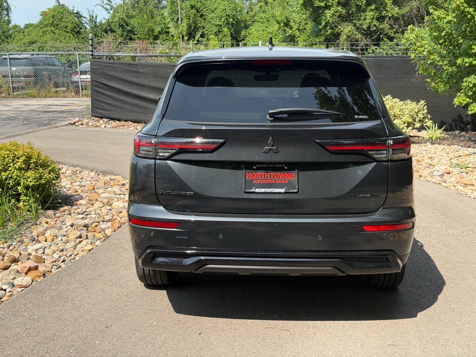 New 2026 Mitsubishi Outlander LE AWD/4WD image 4