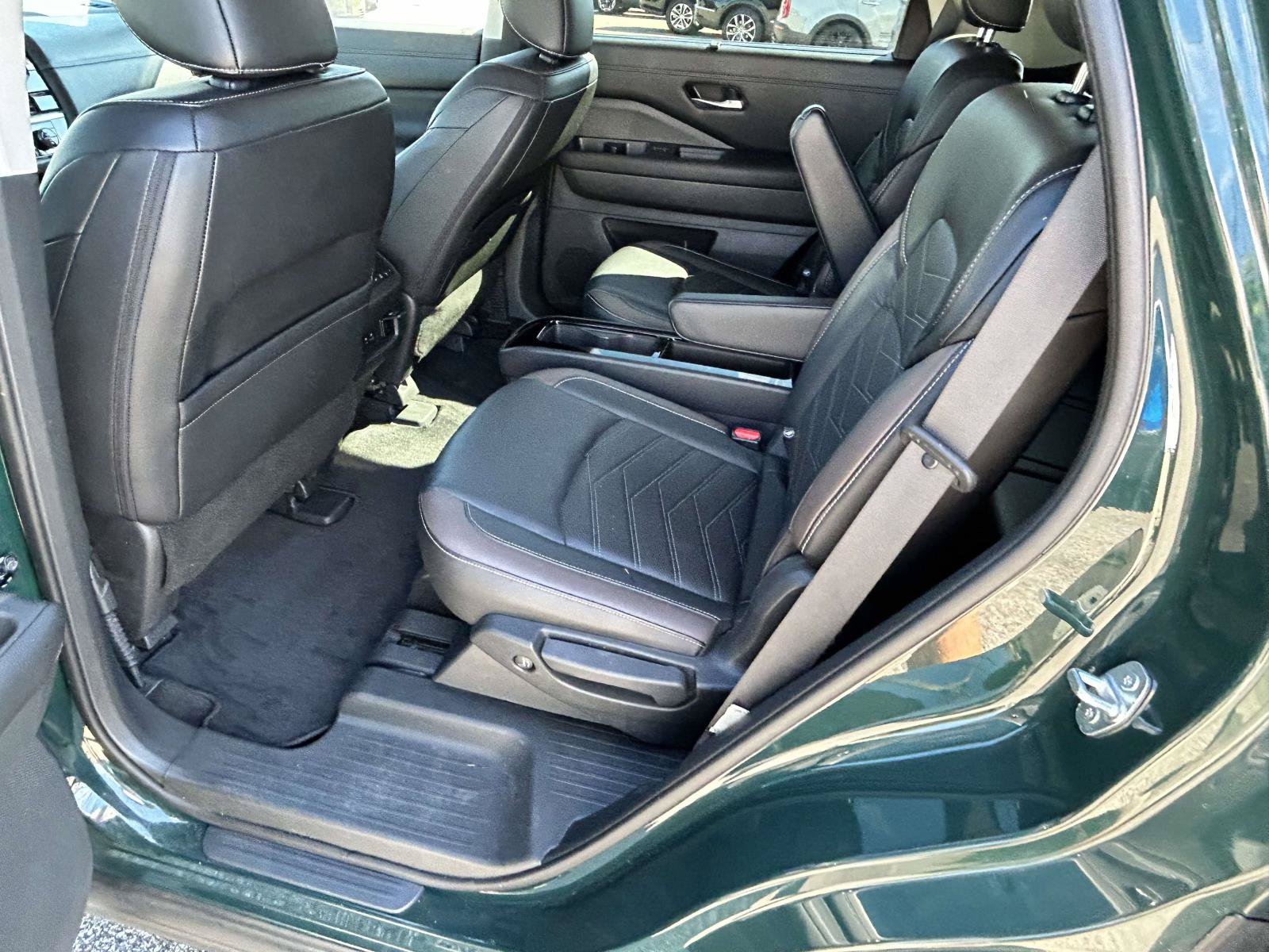 Used 2023 Nissan Pathfinder Platinum AWD/4WD image 8