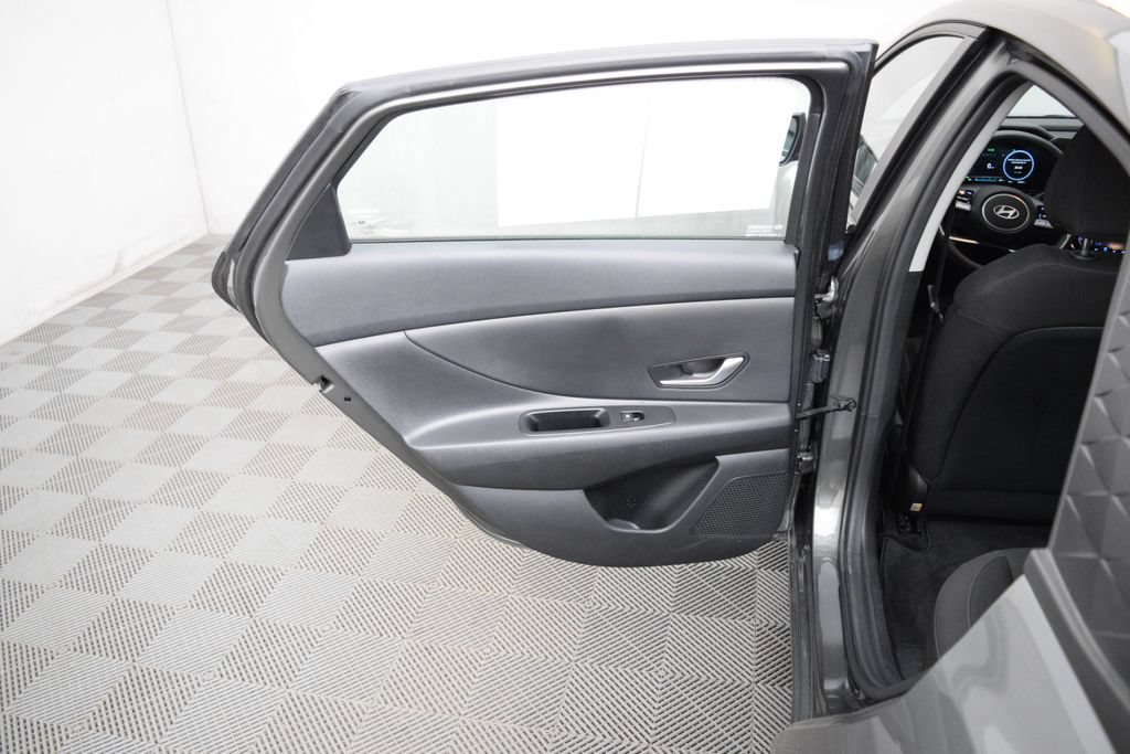 Used 2024 Hyundai Elantra Blue FWD image 11