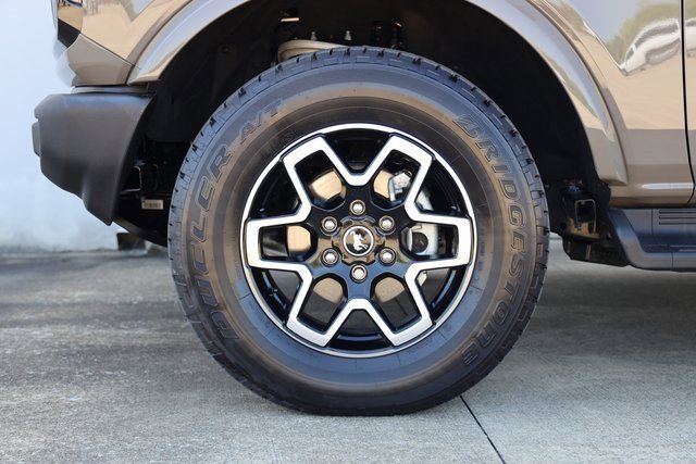 Used 2025 Ford Bronco Outer Banks image 9