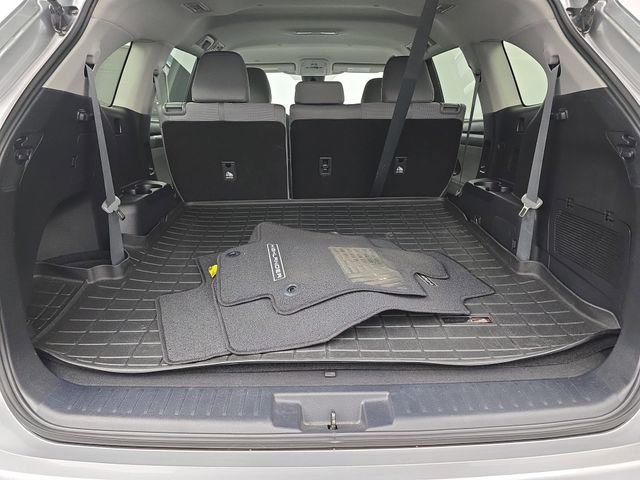 Used 2022 Toyota Highlander L image 37