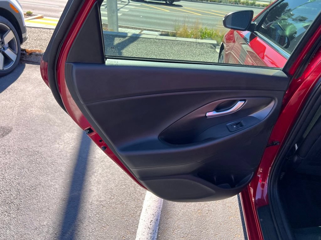 Used 2018 Hyundai Elantra GT Sport FWD image 13