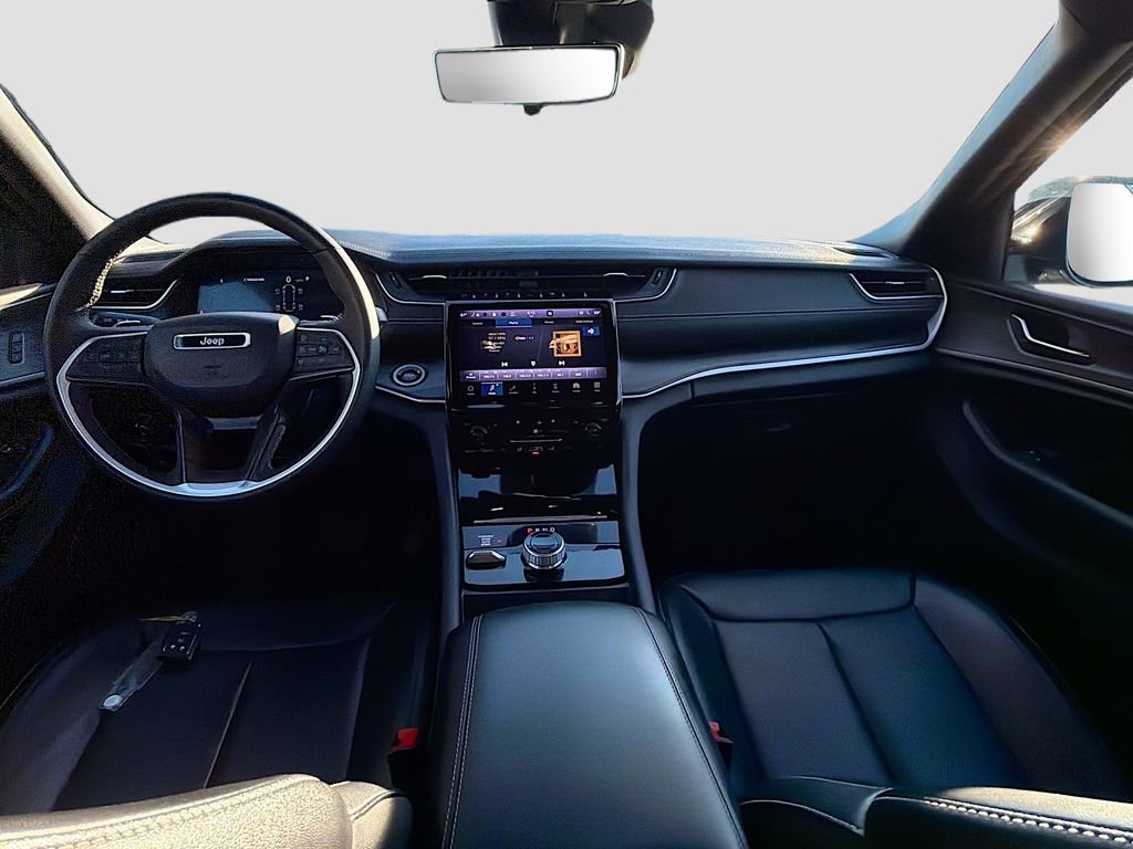 Used 2024 Jeep Grand Cherokee L Limited w/ Luxury Tech Group II image 16