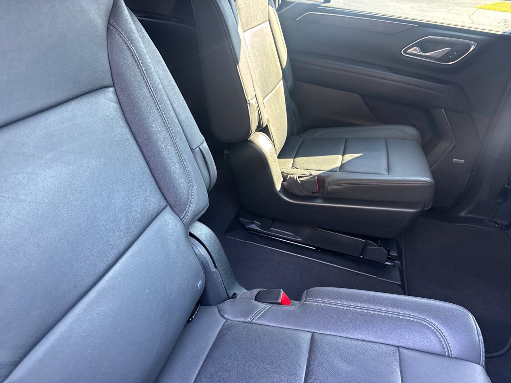 Used 2023 Chevrolet Suburban LT RWD image 13