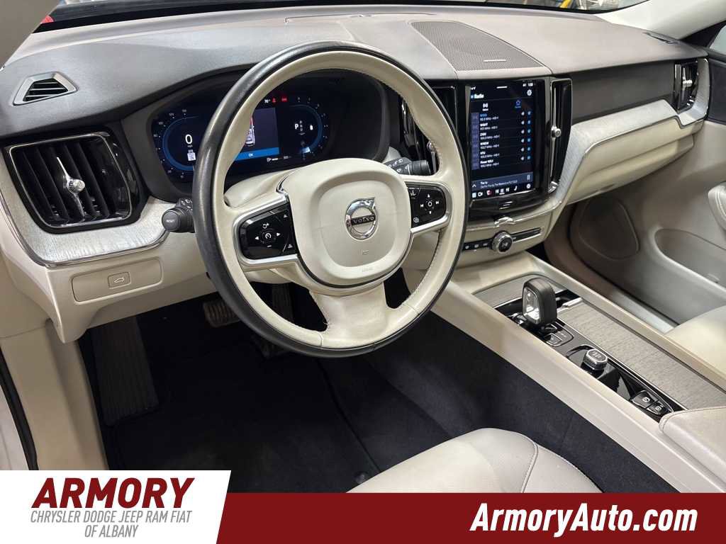 Used 2024 Volvo XC60 B5 Plus image 10