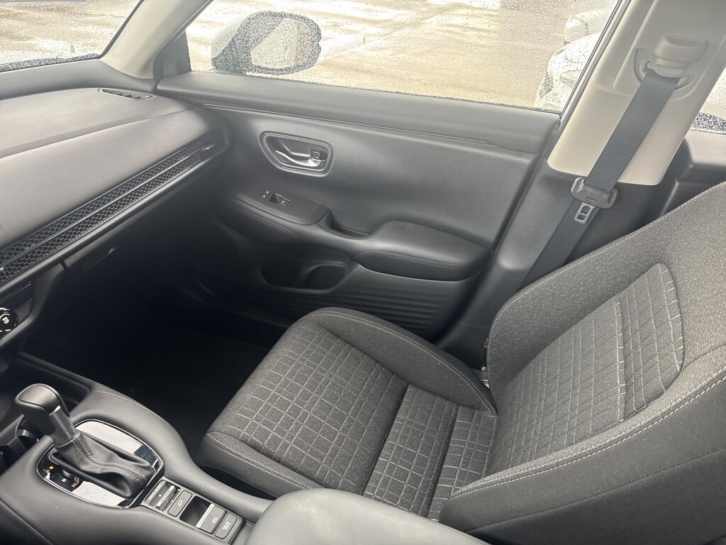Certified 2025 Honda HR-V LX image 9