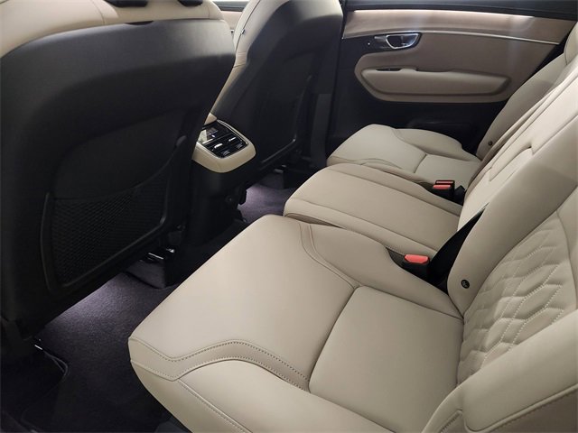 New 2025 Volvo XC90 B6 Core w/ Protection Package image 30