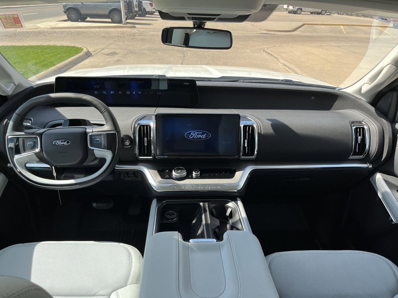 New 2025 Ford Expedition Max Platinum image 13
