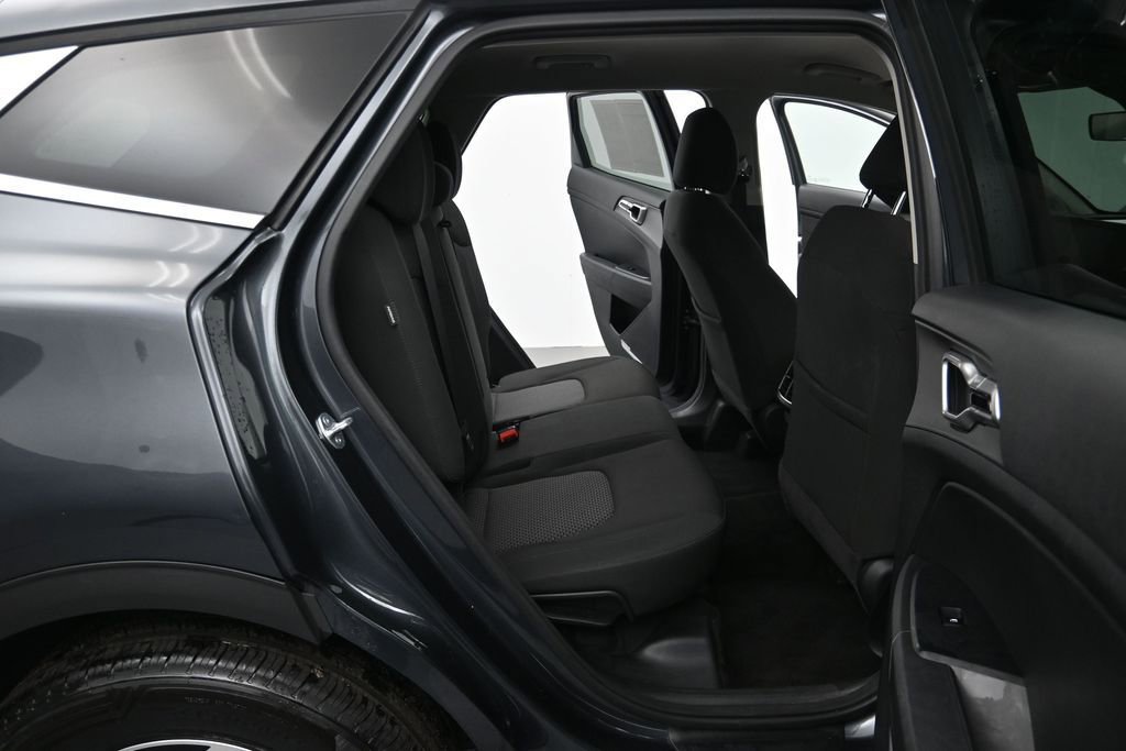 Used 2024 Kia Sportage LX AWD/4WD image 12