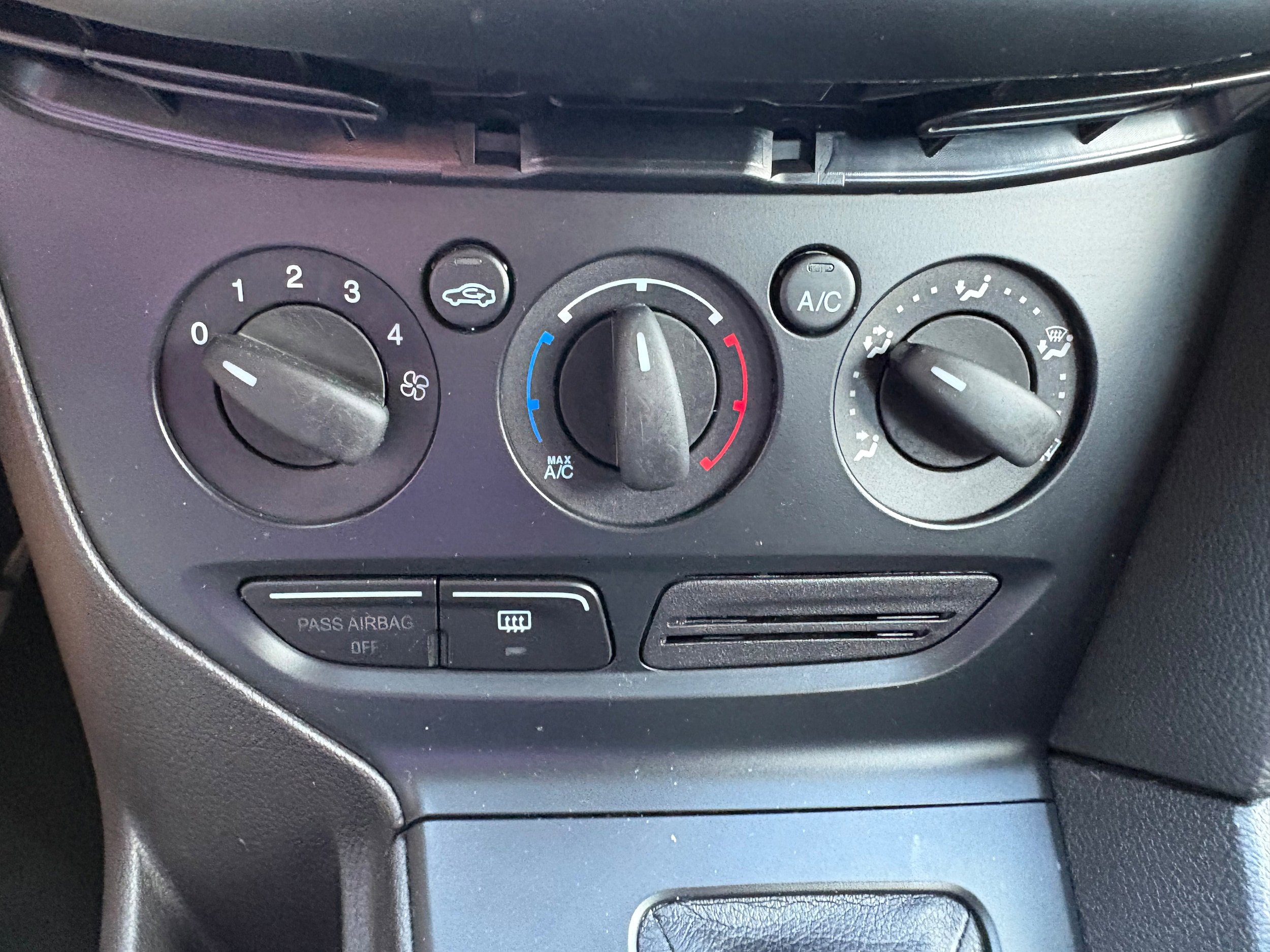 Used 2014 Ford Focus S FWD image 18