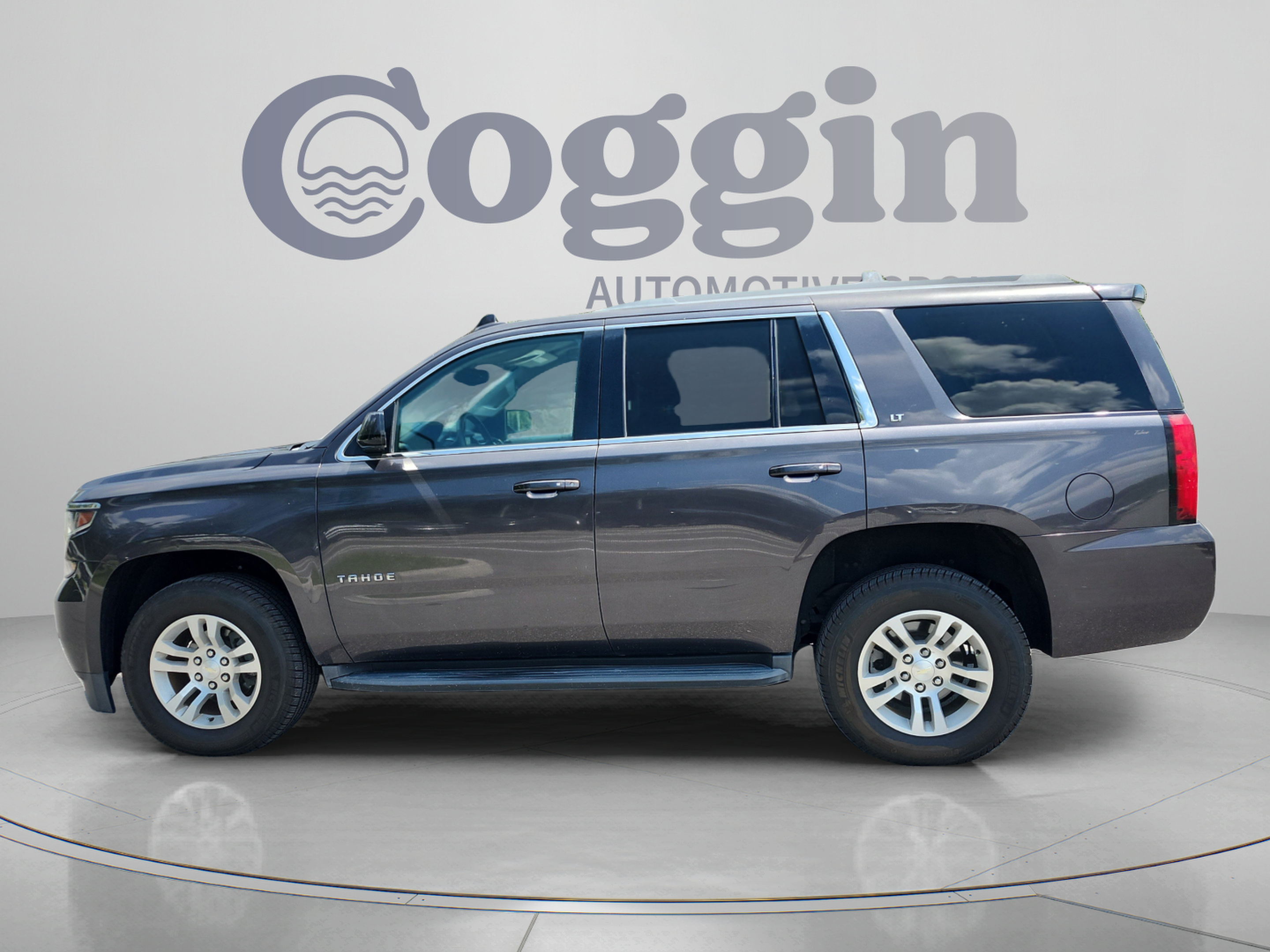 Used 2017 Chevrolet Tahoe LT w/ Luxury Package RWD image 2