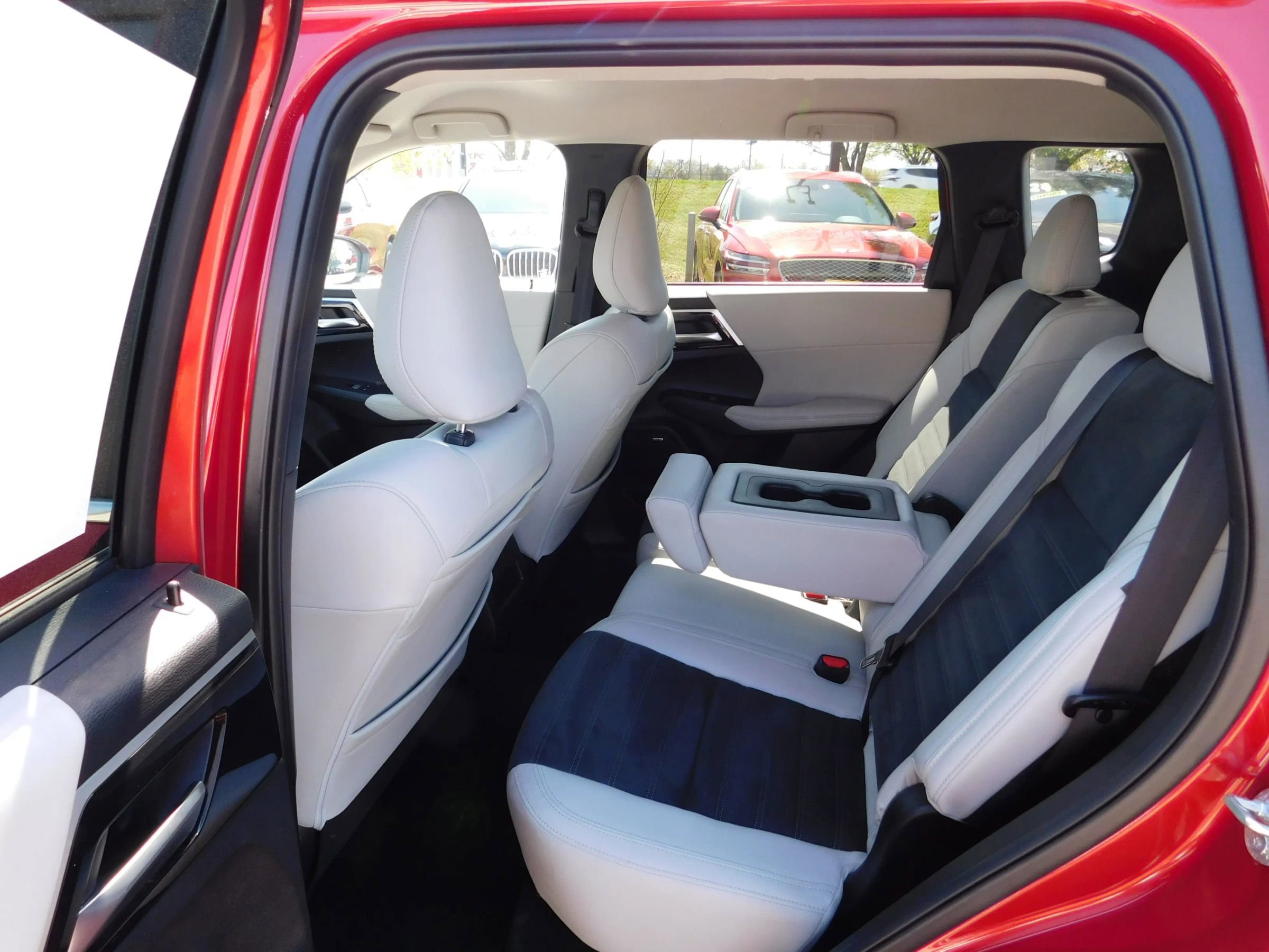 Used 2025 Mitsubishi Outlander SE AWD/4WD image 13