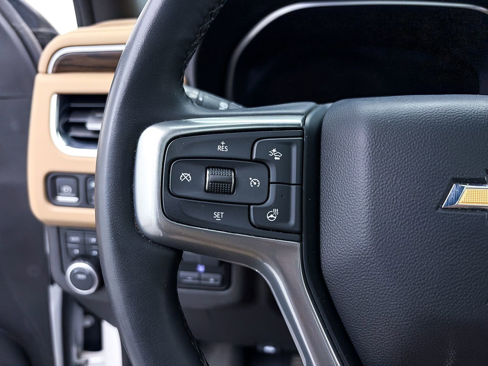 Used 2023 Chevrolet Suburban Premier w/ Premium Package image 34