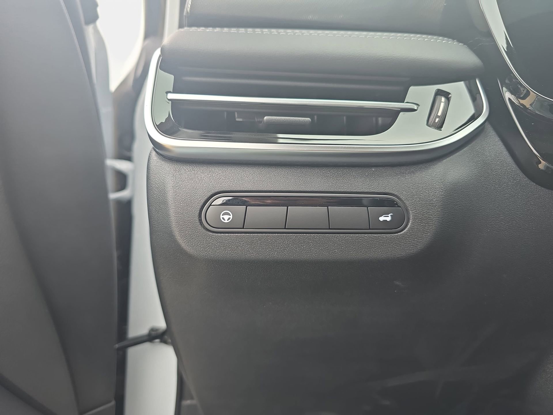 New 2026 INFINITI QX60 Luxe w/ Cargo Package AWD/4WD image 17