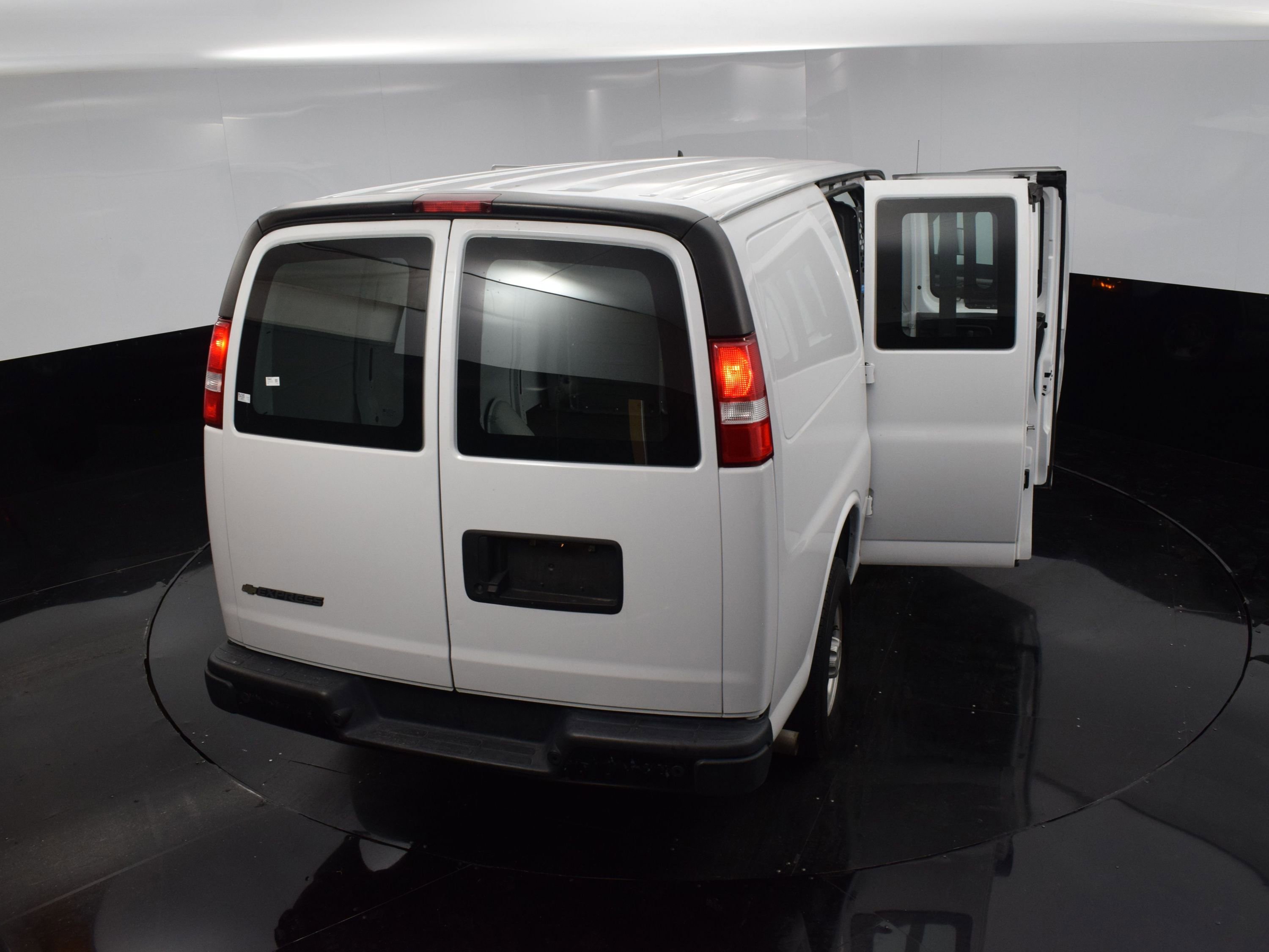 Used 2022 Chevrolet Express 2500 w/ Driver Convenience Package image 38