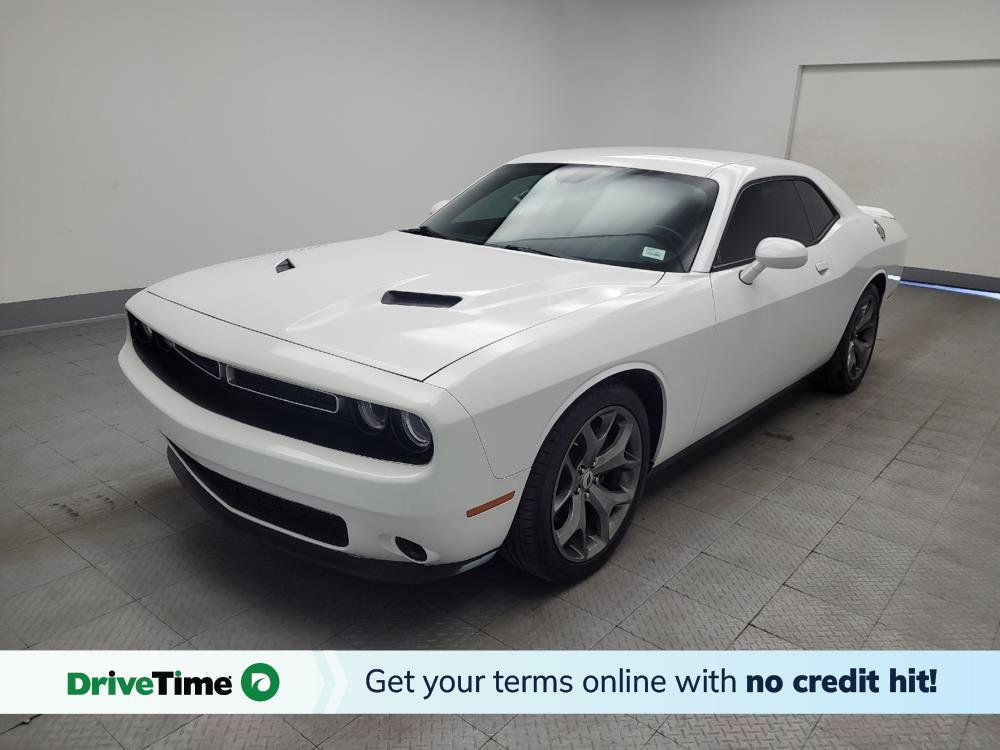 Used 2017 Dodge Challenger SXT image 1