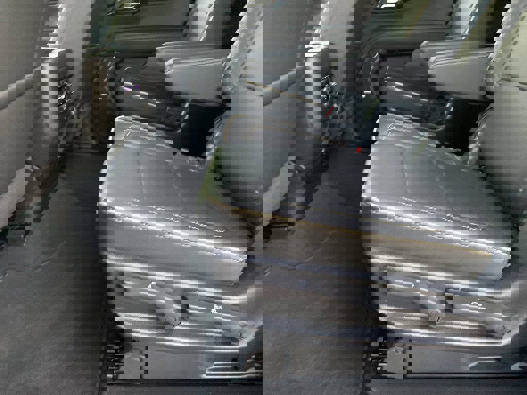 Used 2025 Chevrolet Suburban Premier image 23