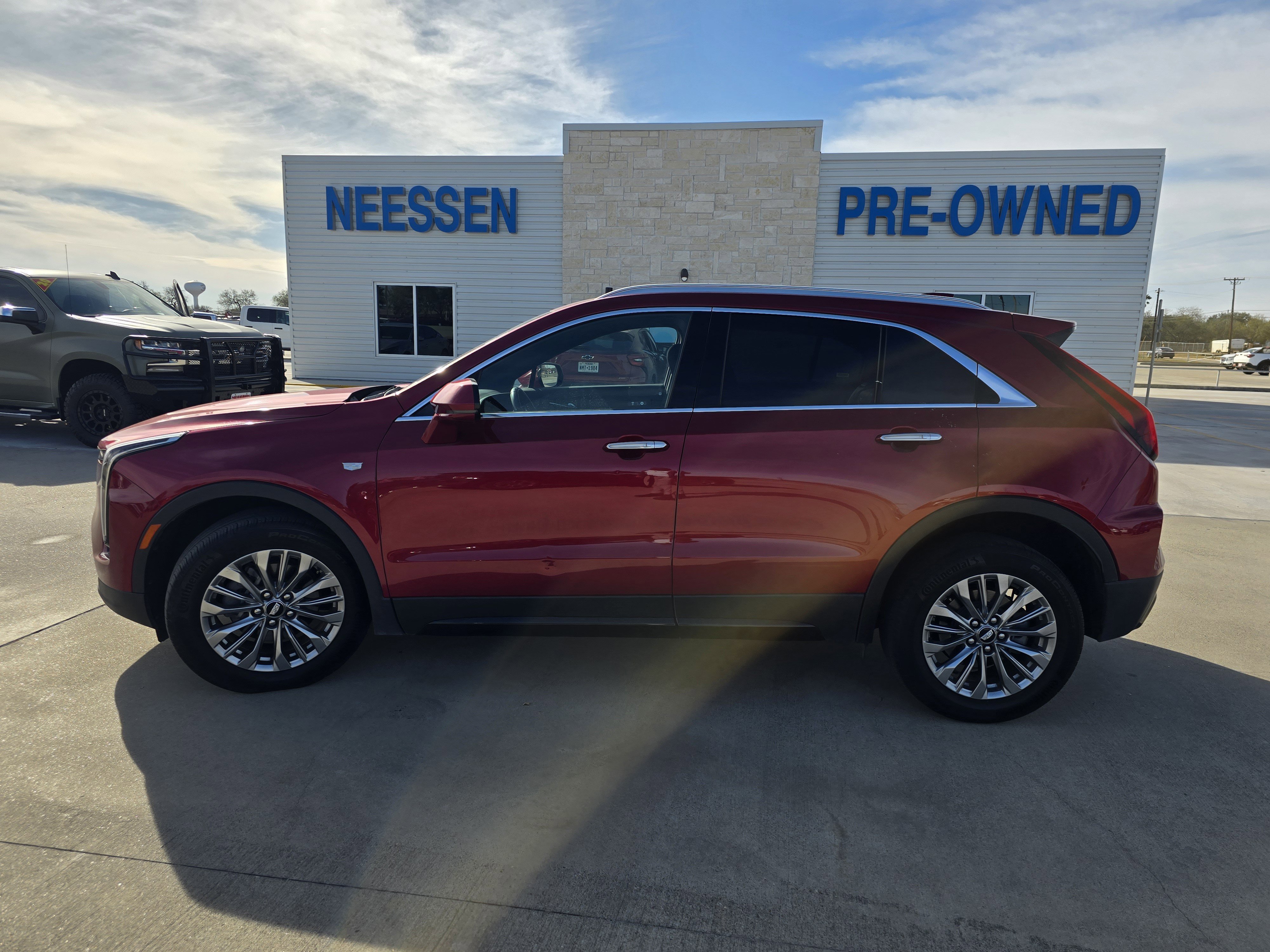 Used 2024 Cadillac XT4 Premium Luxury image 6