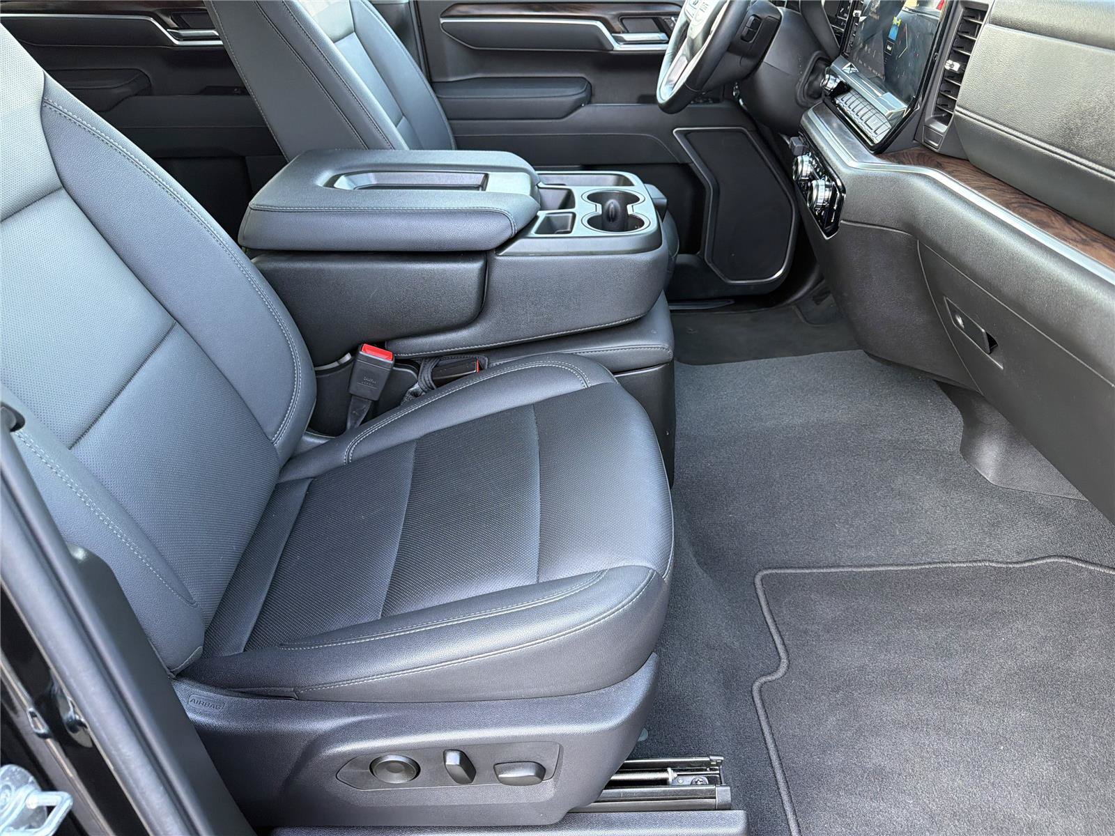 Used 2025 GMC Sierra 1500 SLT AWD/4WD image 12