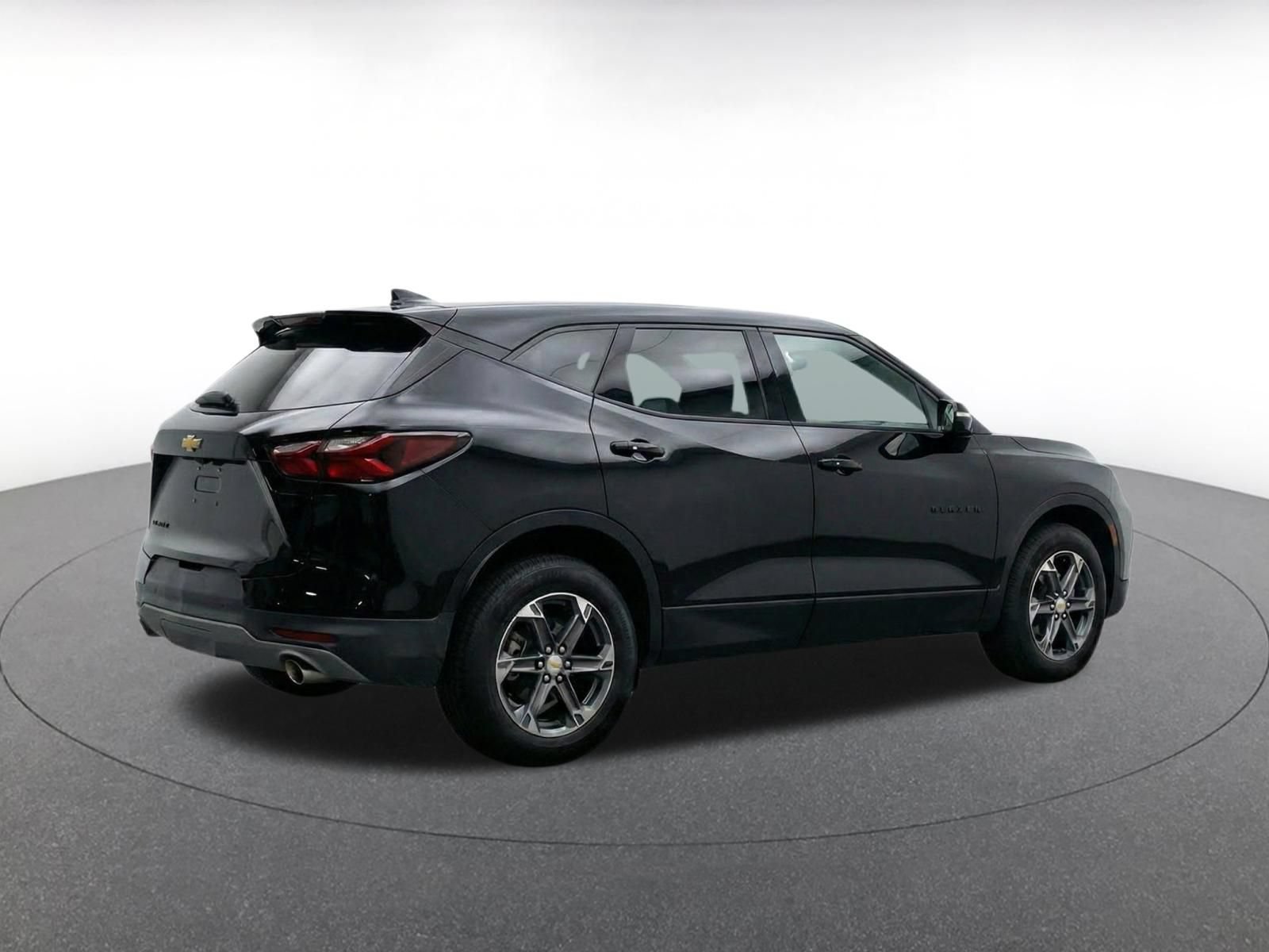 Used 2025 Chevrolet Blazer LT FWD image 9