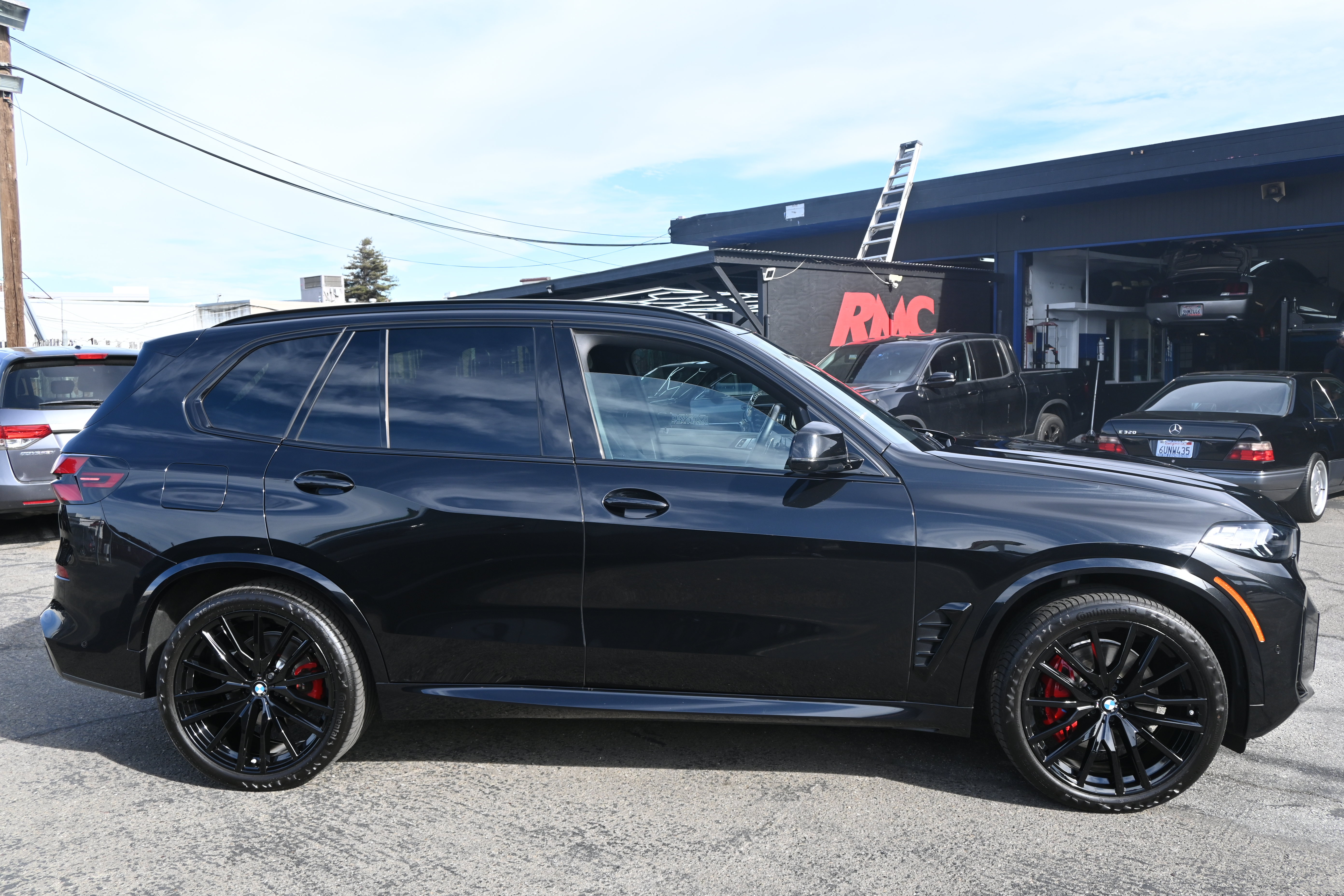 Used 2024 BMW X5 xDrive40i w/ M Sport Package AWD/4WD image 4