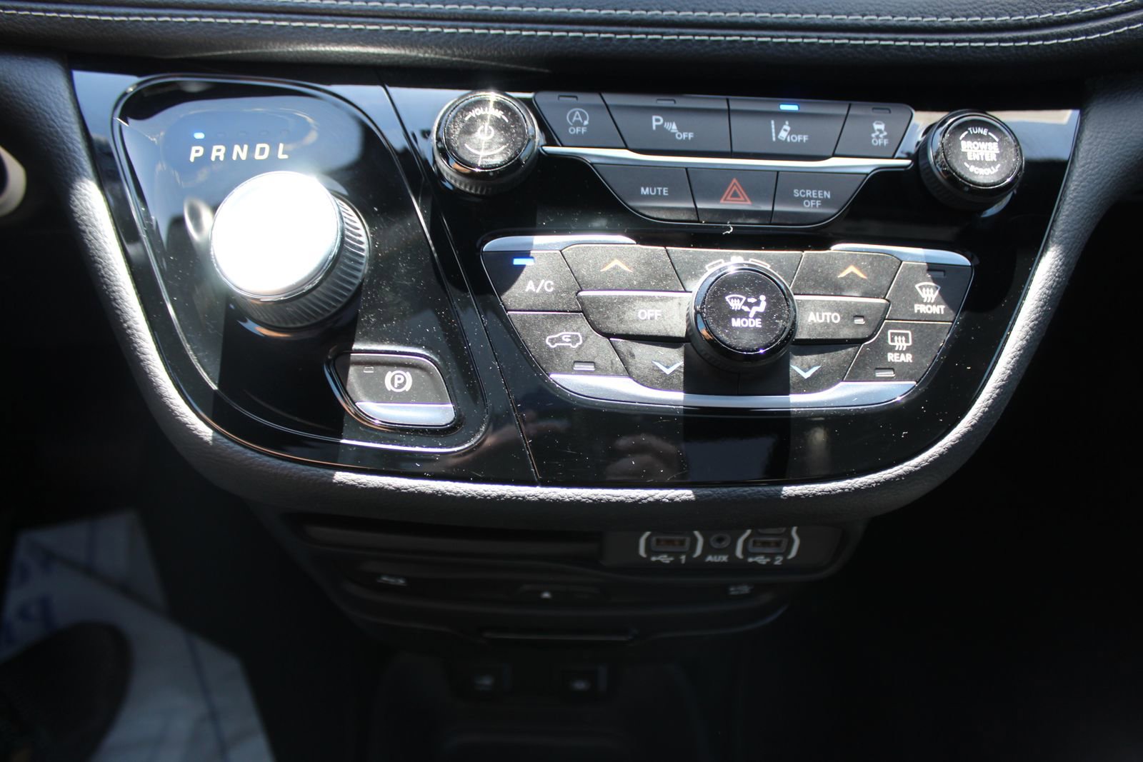 Used 2021 Chrysler Pacifica Touring-L w/ Uconnect Theater Family Group FWD image 30