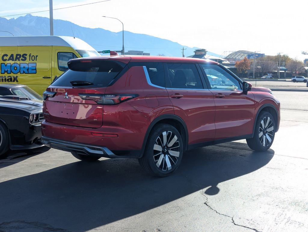 Used 2025 Mitsubishi Outlander SE AWD/4WD image 4