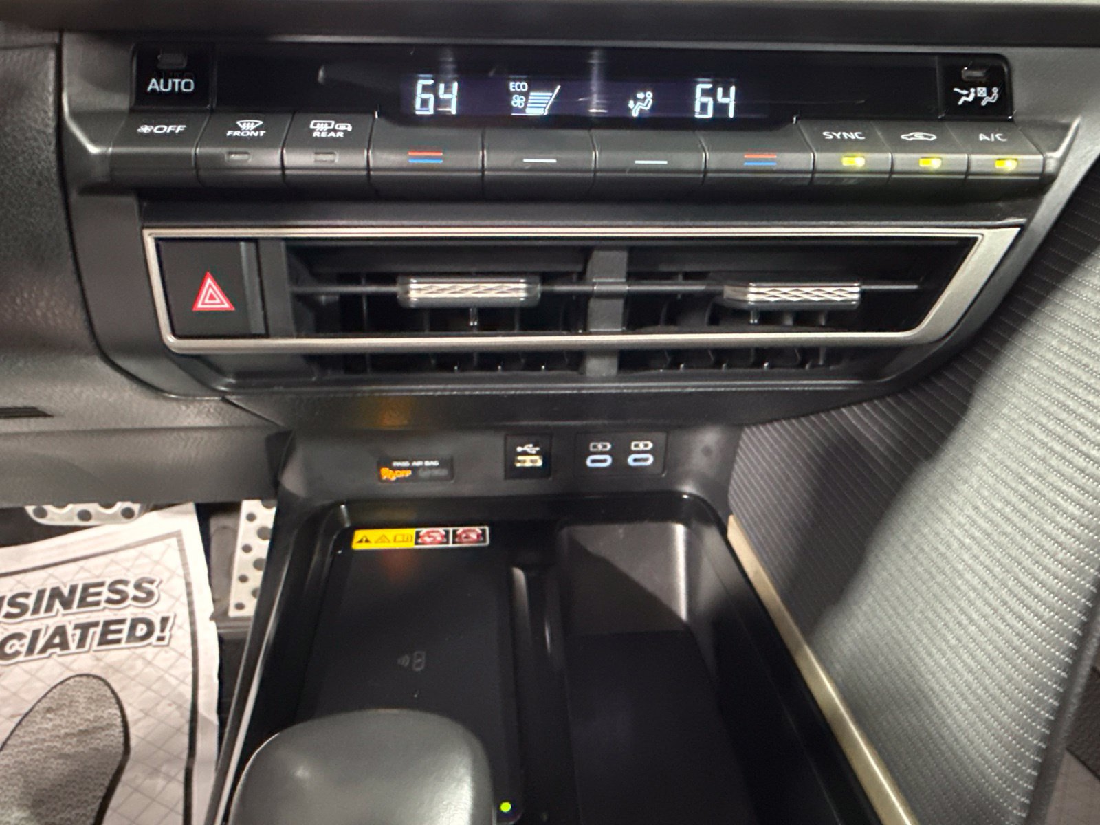 Used 2025 Toyota Camry SE FWD image 30