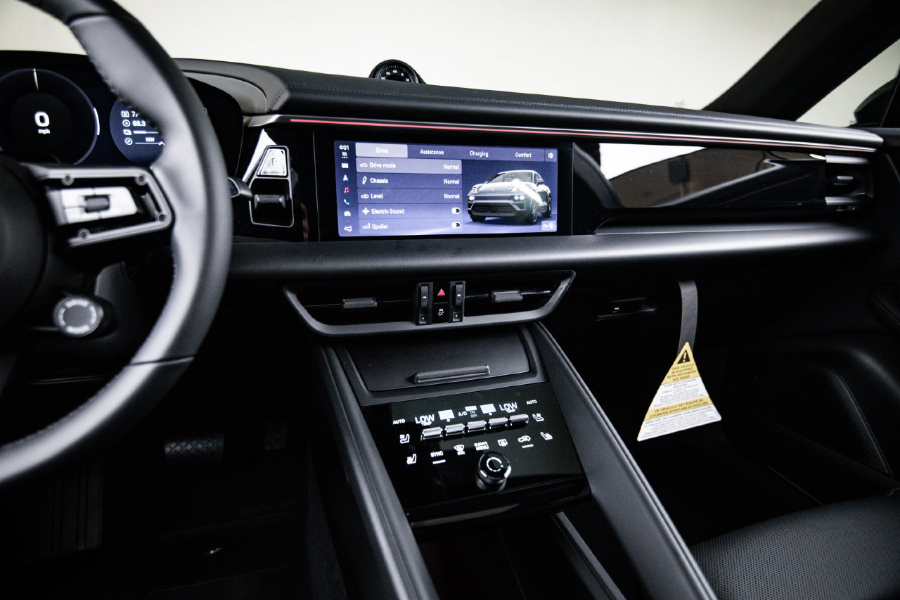 New 2026 Porsche Macan 4 Electric AWD/4WD image 19
